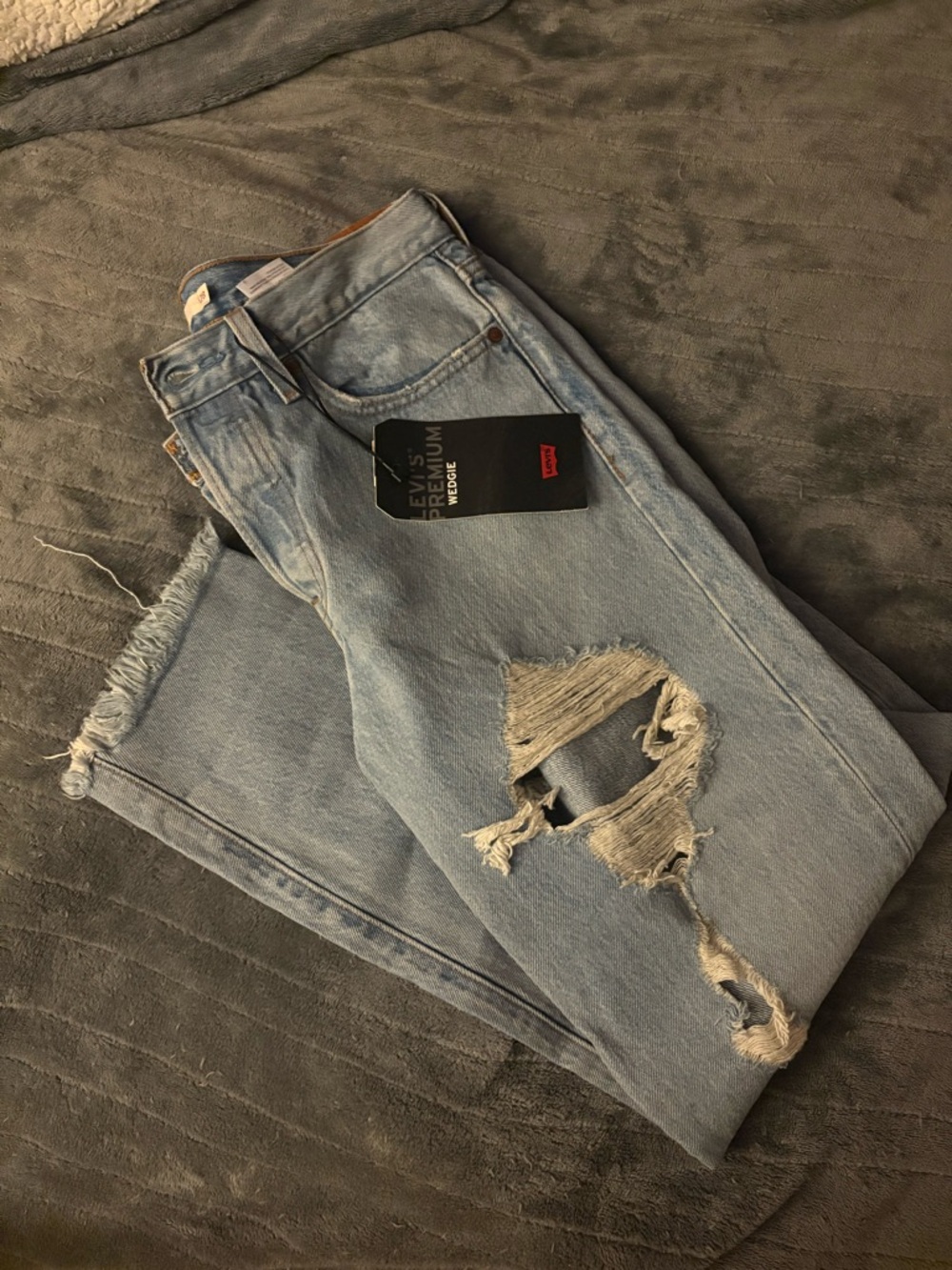NWT Levi's Wedgie High Rise Ripped Straight-Leg Jeans